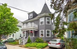 7 BURNSIDE AVE