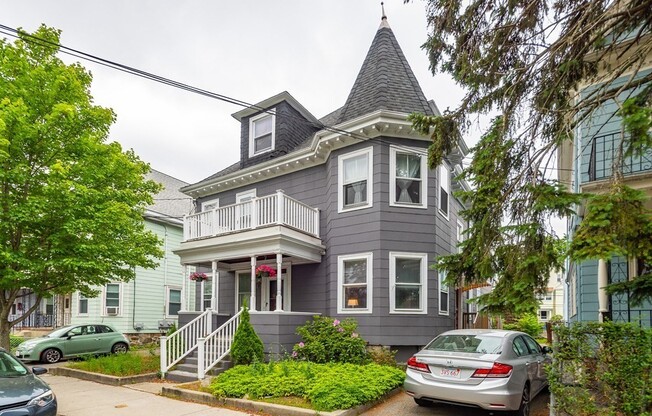 7 BURNSIDE AVE