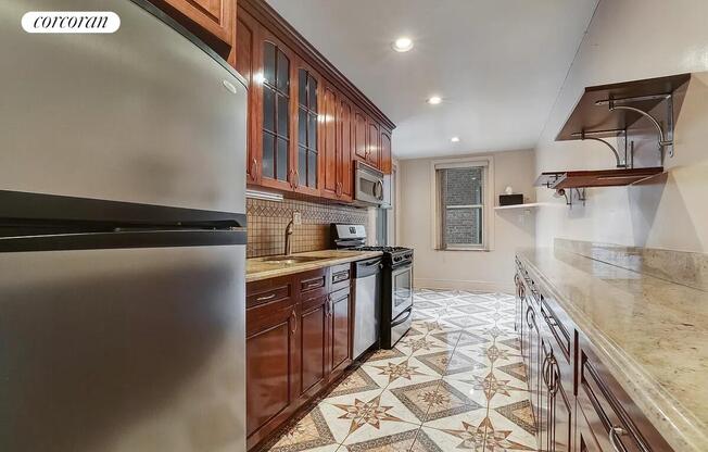76 15 35 AVE