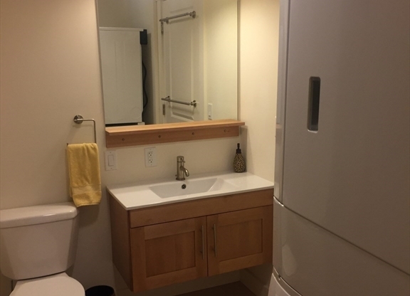 1 bed, 1 bath, 787 sqft, $3,200, Unit 206