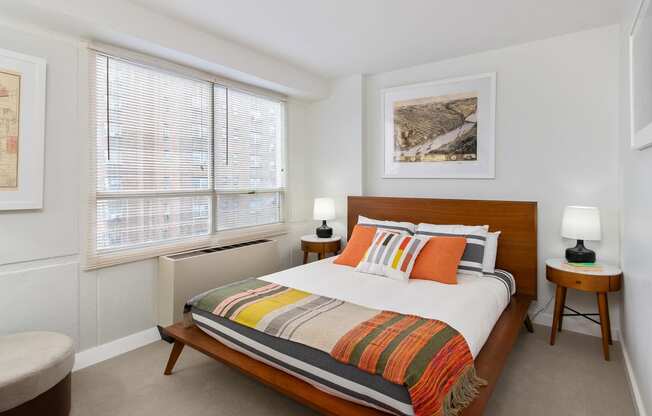 910 Penn - Bedroom with carpet