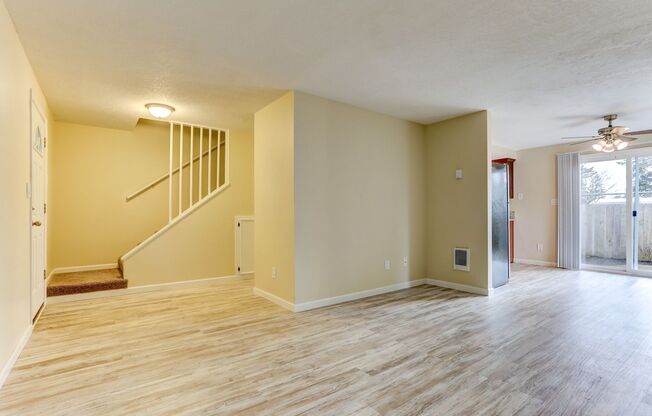 Spacious 2 Bedroom 1.5 Bath Townhome w/ Washer/Dryer In Home & More!