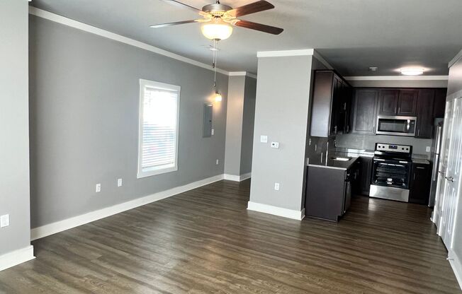 1 bed, 1 bath, 675 sqft, $1,160, Unit X201