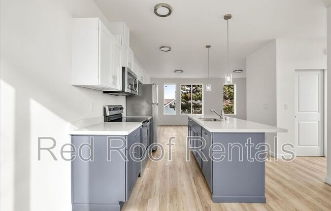 1438 E 31 ST