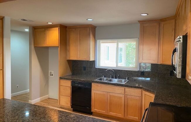 AVAILABLE NOW! Beautiful 2 Bedroom 2 Bath Condo in Citrus Heights!!!