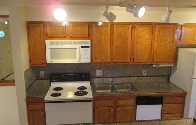 1 bed, 1 bath, $1,545, Unit 640-204