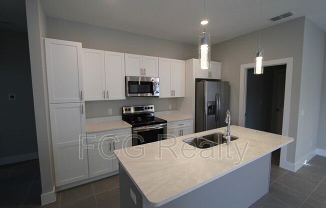 1215 AMAZON LN