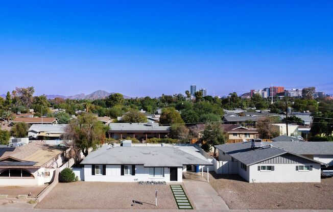 MODERN TEMPE HOME 1 MILE AWAY FROM ASU CAMPUS!