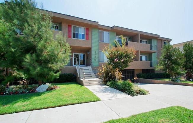 Welcome to Lido Apartments - 3130 Bagley Ave