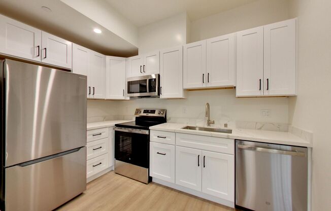 1301-1361 La Playa Street (1065r)