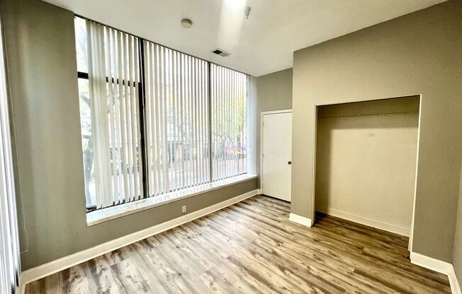 2 beds, 1 bath, $1,295, Unit 305 S 16th St. - Unit 206