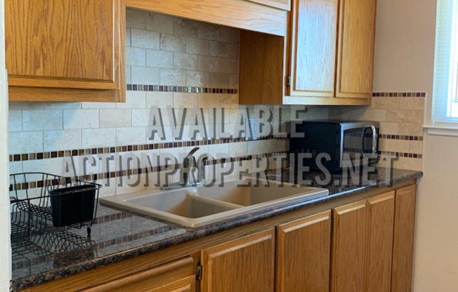 2 beds, 1 bath, $1,595, Unit UNIT # 4