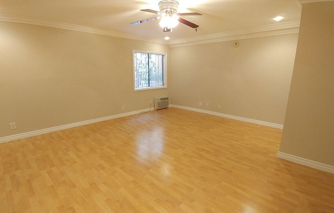 2 beds, 2 baths, 910 sqft, $2,595, Unit 209