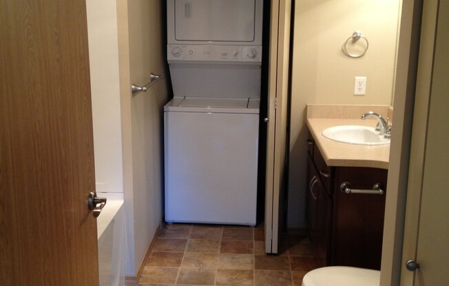 2 beds, 2 baths, 981 sqft, $2,495, Unit 209