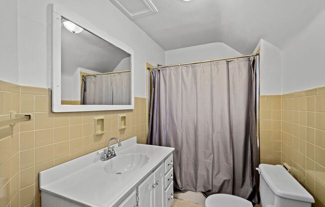 SCORE 50% OFF 1ST MONTH'S RENT IF SIGNED BY DEC 5! Stunning 2 bedroom home in Pitcairn available now!