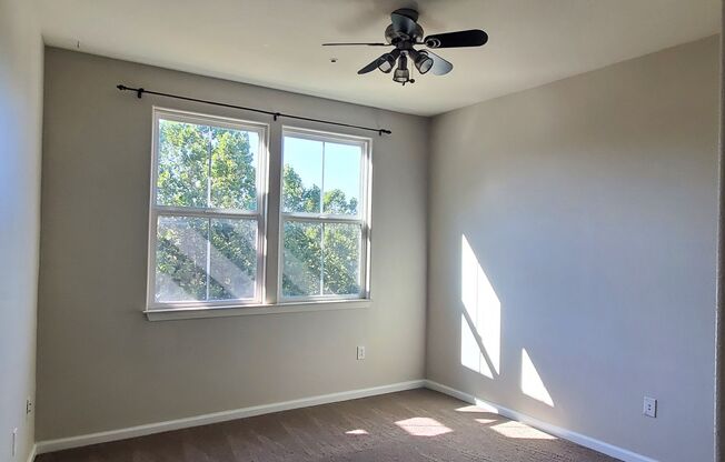 Top Floor Penthouse Condo, Elevators, Balcony with Views!