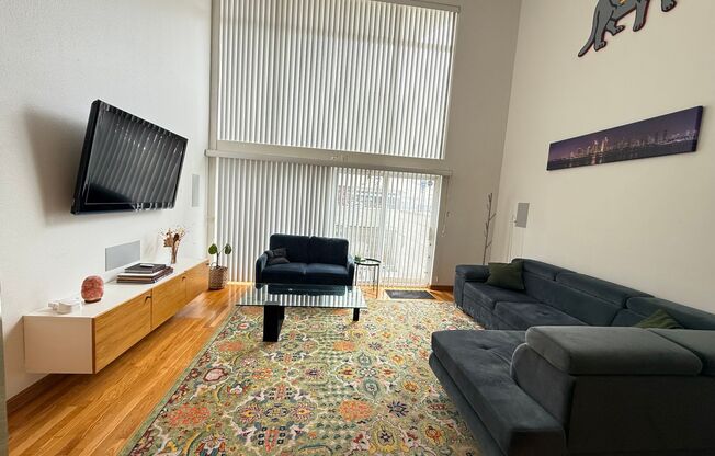 Charming Loft - 2 bed/ 2.5 bath in prime downtown San Diego!