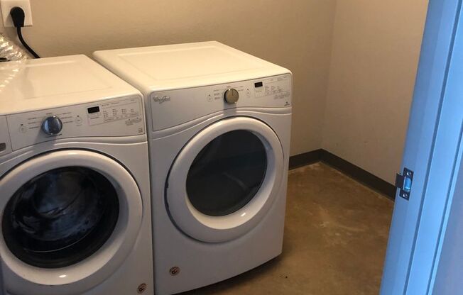 Studio, 1 bath, 567 sqft, $1,325, Unit 103