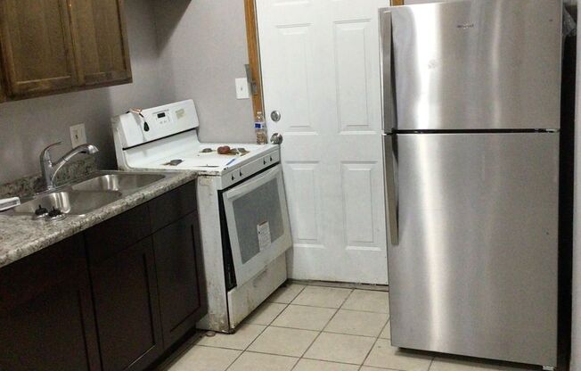 Studio, 1 bath, $850, Unit 11027-GR