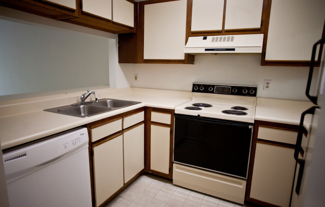 2 beds, 2 baths, $1,800, Unit Mill Creek F2