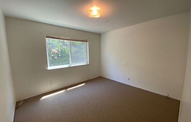 2 beds, 1 bath, 800 sqft, $2,350, Unit Unit 2