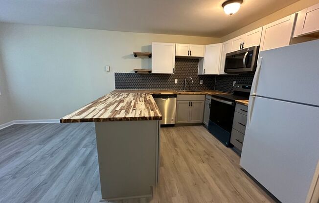 2 beds, 1 bath, $850, Unit Apt 21