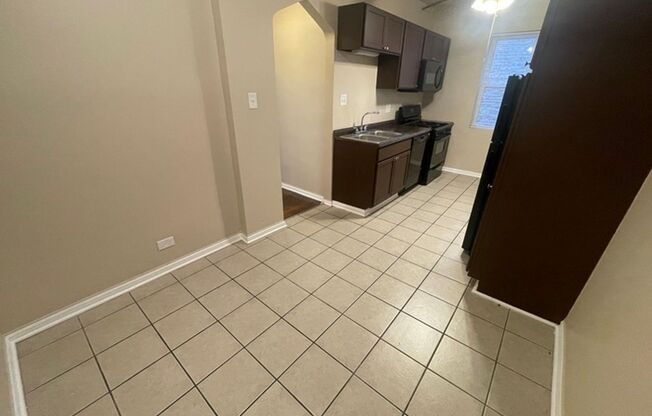 3 beds, 1 bath, $1,450, Unit 7704 #2S