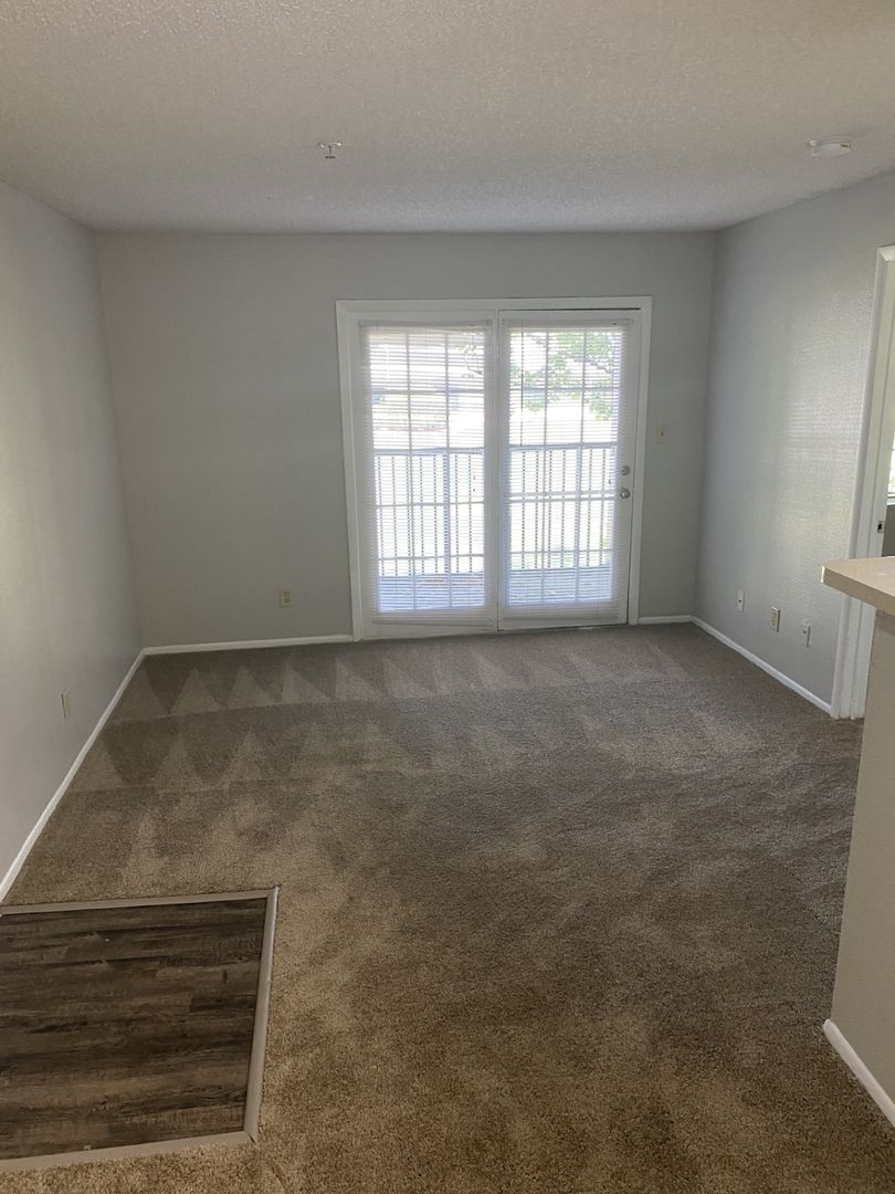 1 bedroom 1 bath washer and dryer include