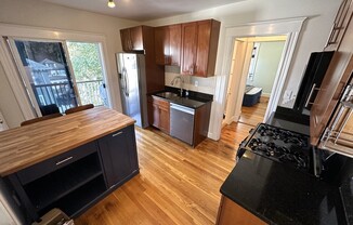 3 beds, 1 bath, $2,800, Unit 2