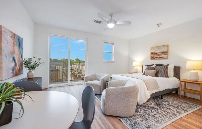 Studio, 1 bath, 608 sqft, $1,375