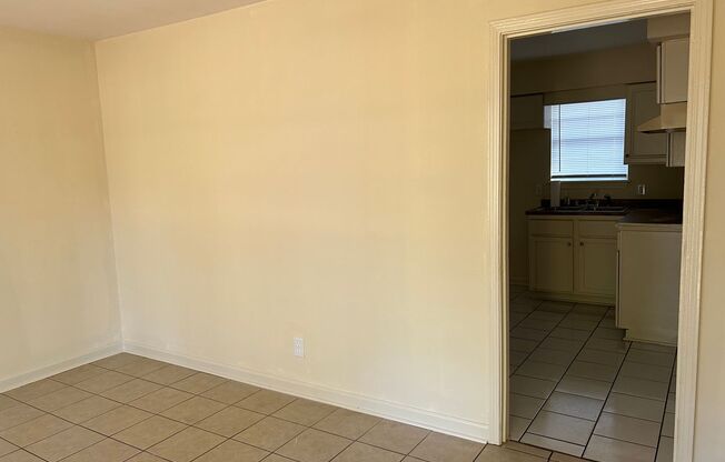 3 beds, 1 bath, $1,000