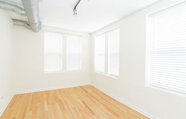 2 beds, 1 bath, 600 sqft, $2,100, Unit 2520-A4