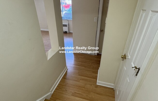 2704 W LUNT