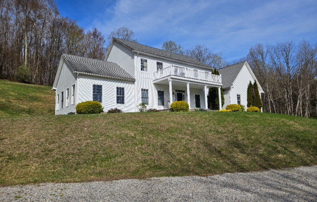 52 POND BRK RD