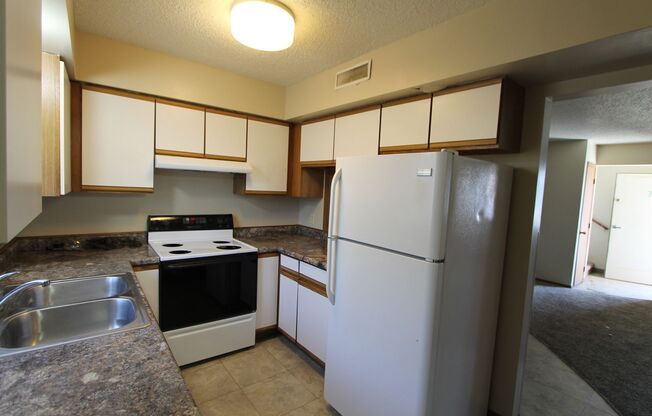 3 beds, 1.5 baths, 1,050 sqft, $1,395, Unit B-4