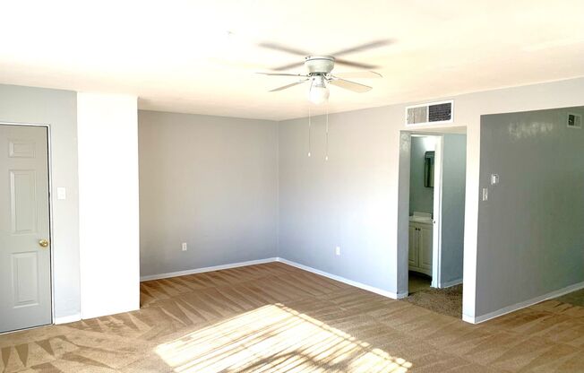 1 bed, 1 bath, 745 sqft, $950, Unit 6723 Bell