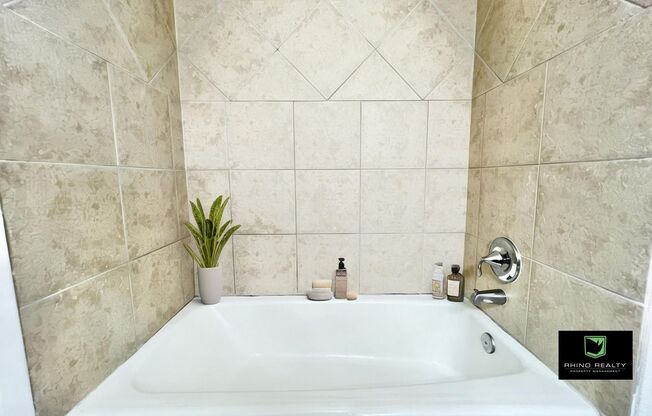 2 beds, 1 bath, 810 sqft, $1,000, Unit 15-C