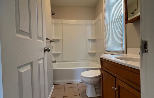 Studio, 1 bath, $595, Unit 3