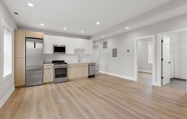 2 beds, 2 baths, 646 sqft, $2,250, Unit 1548-2B