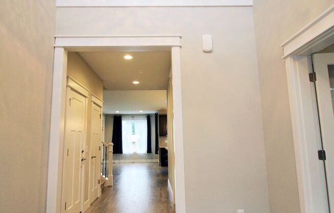 Gorgeous Modern Construction 4 Bed/2.5 Bath Home on Quiet Street