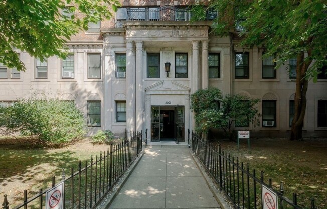 Studio, 1 bath, $1,800, Unit 21