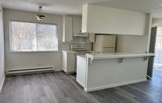 MOVE IN SPECIAL ON THIS NEWLY REMODELED UNIT- NEW PAINT, REMODELED BATHROOM AND NEW MODERN VINYL FLOORING THOUGHOUT- 1/2 OFF THE FIRST MONTH RENT FOR QUALIFIED APPLICANTS - THIS UNIT WILL NOT LAST LONG