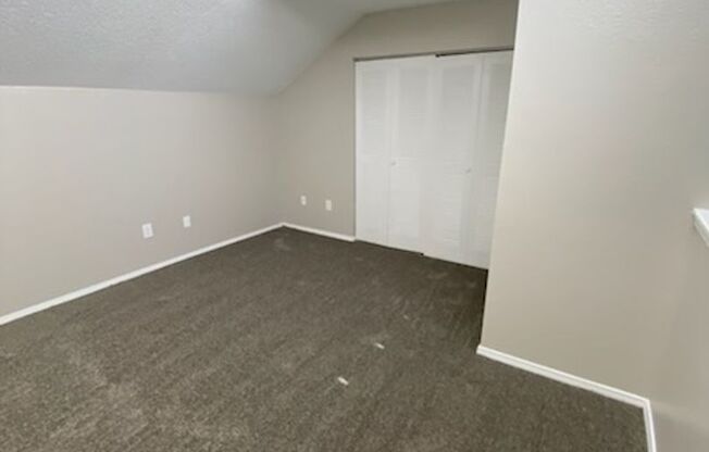 2 beds, 1 bath, 1,105 sqft, $875, Unit 2703-304