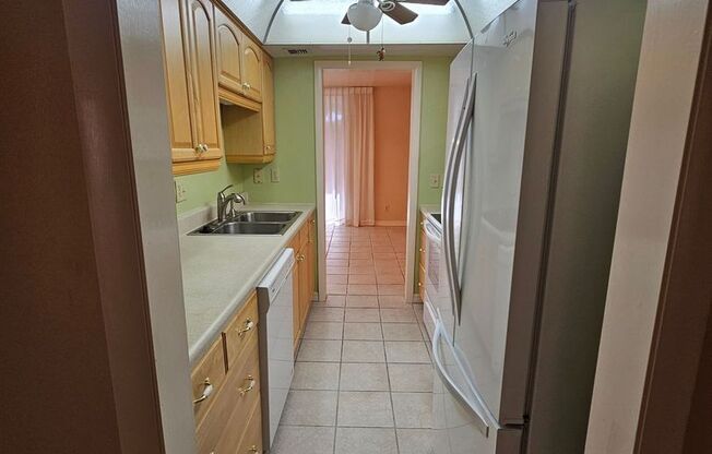 2 beds, 2.5 baths, $1,595, Unit # B 42