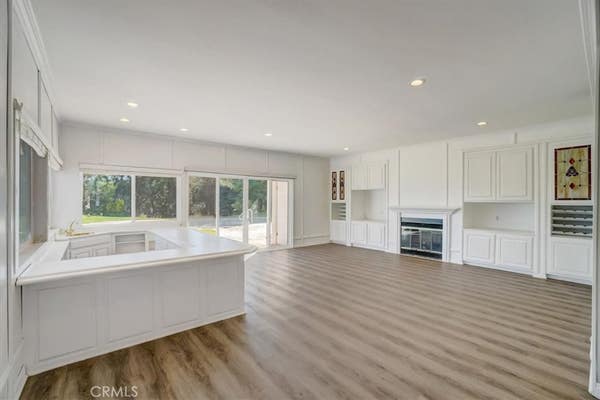 4020 CLARINDA DR