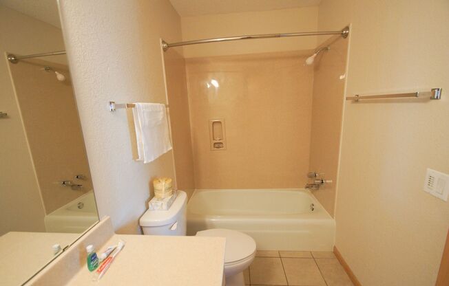 2 beds, 2 baths, 1,050 sqft, $1,724, Unit 205