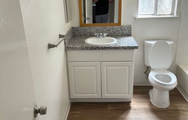2 beds, 1 bath, 860 sqft, $1,395, Unit 2408-05