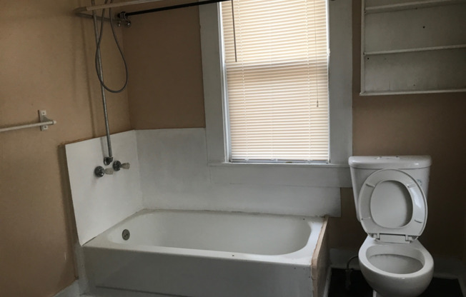 121 DANIEL ST