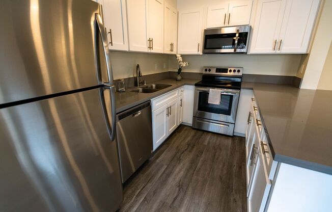 1 bed, 1.5 baths, 750 sqft, $1,998, Unit 100
