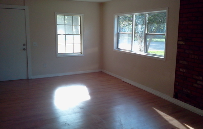 Large 3BR/1BA Zephyrhills Home with Covered Porch, NO APPLICATION FEE!!